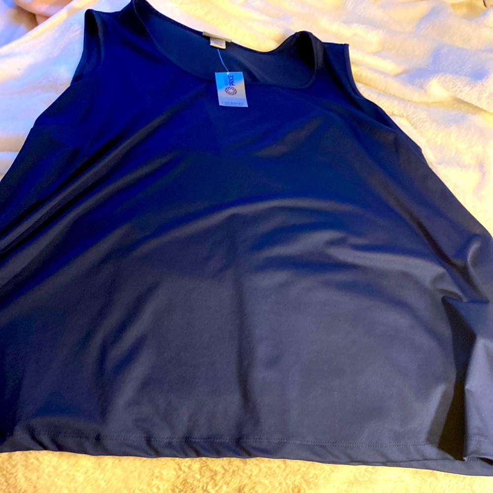 New Catherine’s size 4X. In navy blue. 30/32W. Sleeveless tank